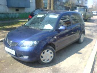 2003 Mazda Demio Photos