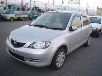 2003 Mazda Demio Photos