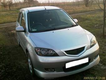 2003 Mazda Demio Pictures
