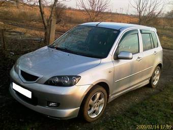 2003 Mazda Demio Photos