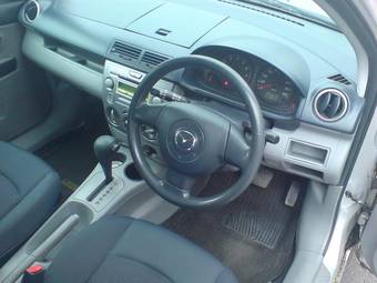 2003 Mazda Demio Photos