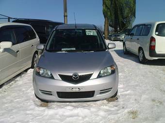 2003 Mazda Demio Photos