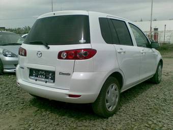 2003 Mazda Demio Pictures