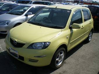 2003 Mazda Demio Pics