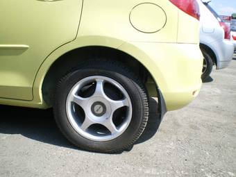 2003 Mazda Demio Pictures