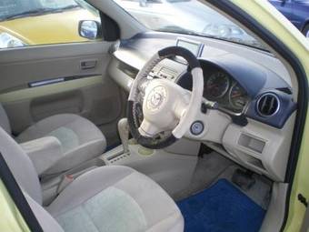 2003 Mazda Demio Photos