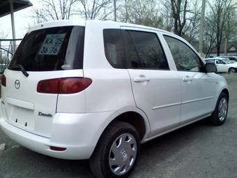 2003 Mazda Demio Photos