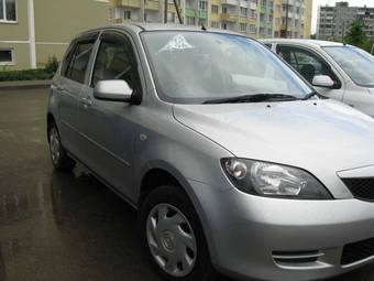 2003 Mazda Demio Photos