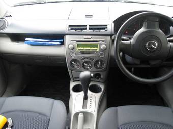 2003 Mazda Demio Pictures