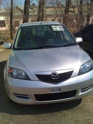 2003 Mazda Demio Pictures