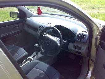 2003 Mazda Demio Photos