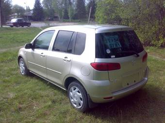 2003 Mazda Demio Photos