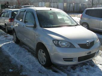 2003 Mazda Demio Photos