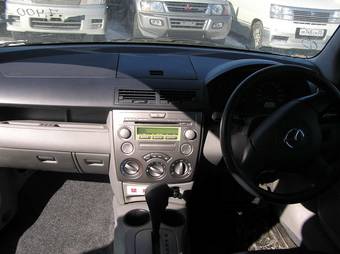 2003 Mazda Demio Photos