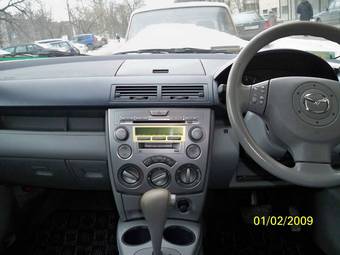 2003 Mazda Demio Pictures