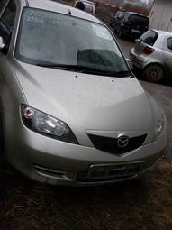 2003 Mazda Demio Pictures