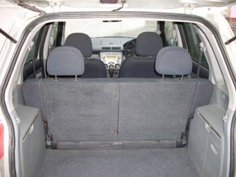 2003 Mazda Demio Photos