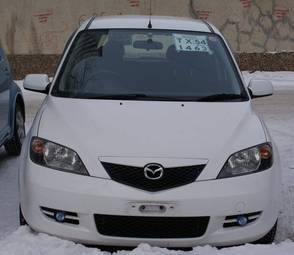 2003 Mazda Demio Pictures