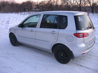 2003 Mazda Demio Photos