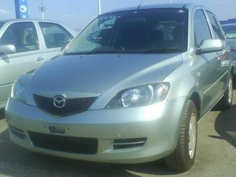 2003 Mazda Demio Pictures