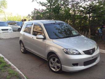 2003 Mazda Demio Pictures