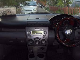 2003 Mazda Demio Pictures