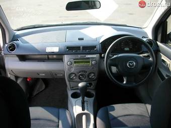 2003 Mazda Demio Photos