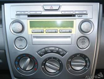 2003 Mazda Demio Photos