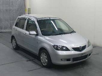 2003 Mazda Demio Photos