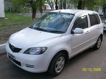 2003 Mazda Demio Photos