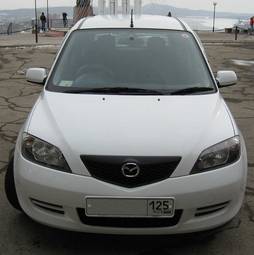 2003 Mazda Demio Pictures