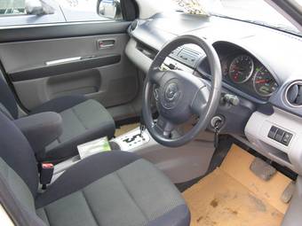 2003 Mazda Demio Photos