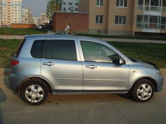 2003 Mazda Demio Photos