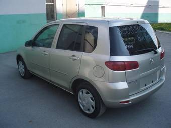 2003 Mazda Demio Photos