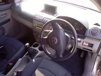 2003 Mazda Demio Photos