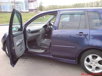 2003 Mazda Demio Pictures