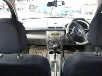 2003 Mazda Demio Images