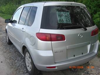 2003 Mazda Demio Pictures