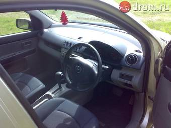 2003 Mazda Demio Pictures