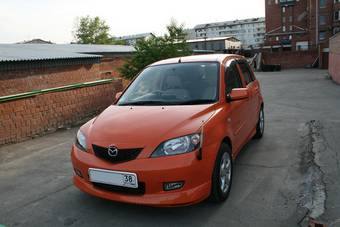 2003 Mazda Demio Photos