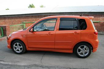 2003 Mazda Demio Pictures