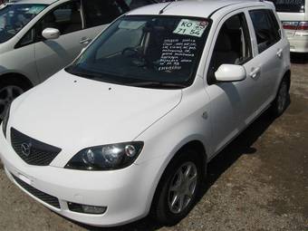 2003 Mazda Demio Images