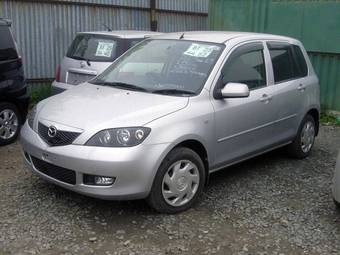 2003 Mazda Demio Photos