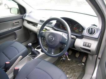 2003 Mazda Demio Images