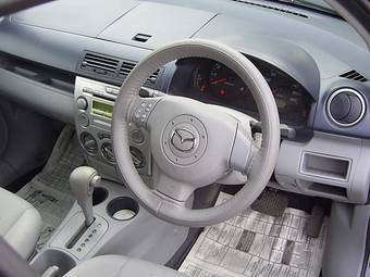 2003 Mazda Demio Photos