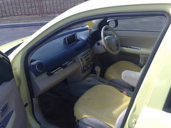 2003 Mazda Demio Photos