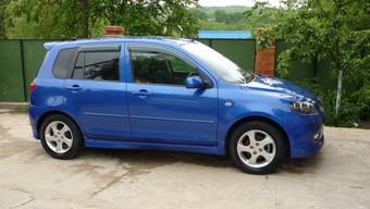 2003 Mazda Demio Photos