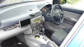 2003 Mazda Demio Photos