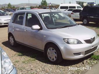 2003 Mazda Demio Pictures