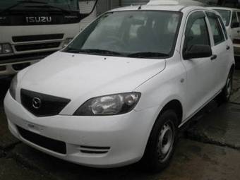 2003 Mazda Demio Photos